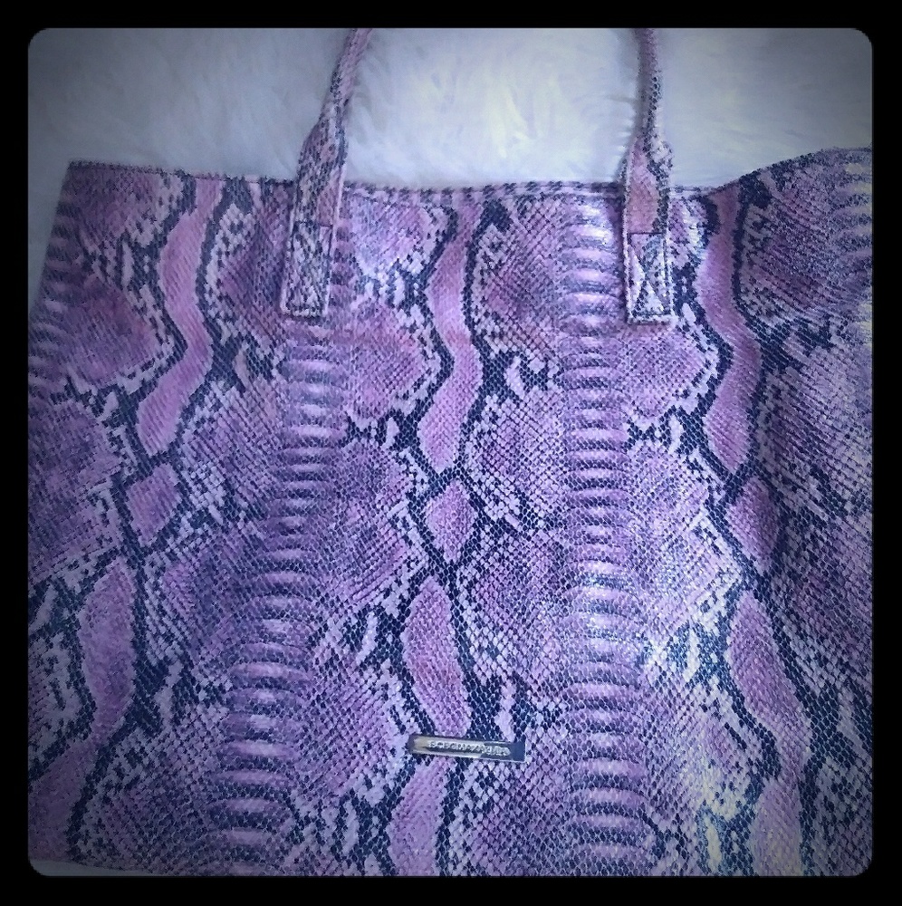 Pink Snakeskin BCBG Tote ⛄
